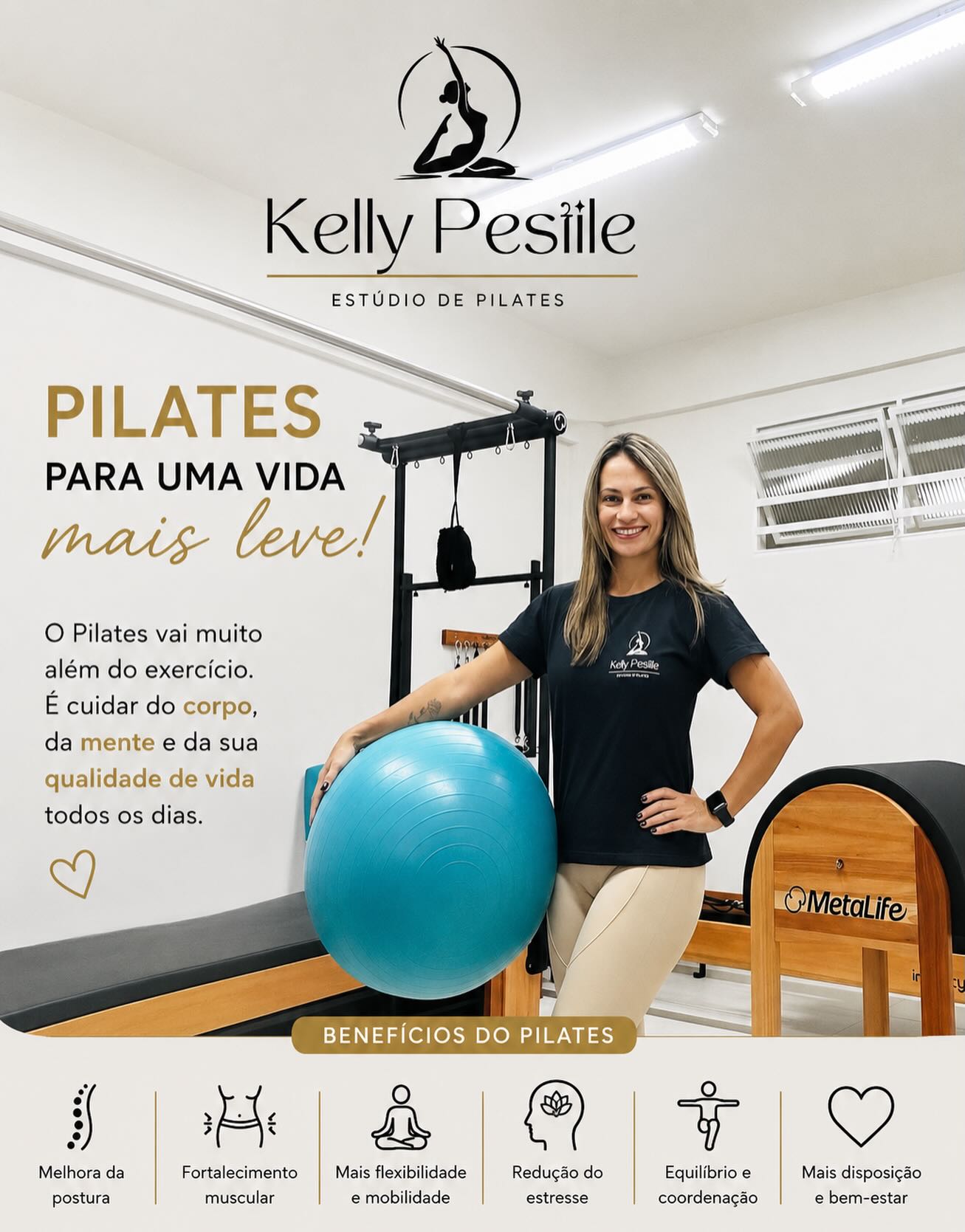 Kelly Pestile demonstrando exercício de Pilates